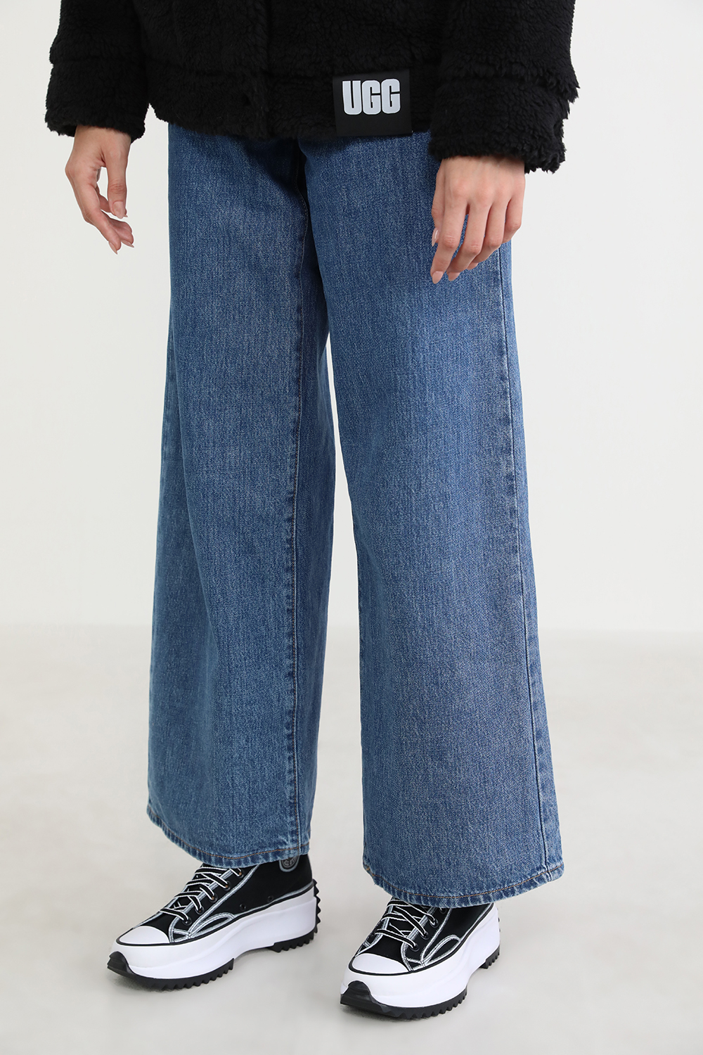 תמונת כל הלוק של נעלי סניקרס סטאר ברכיסה גבוהה